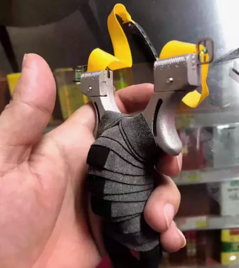 清理一批库存弹弓标配600泥丸+200钢珠...