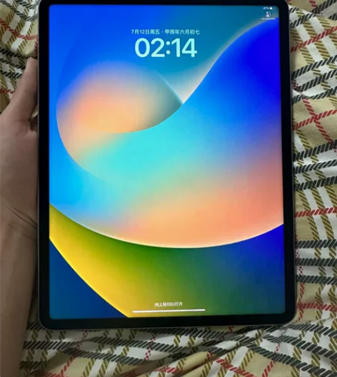 出台2022款、12.9寸、内存256G、...