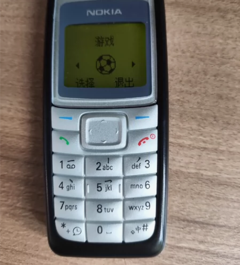 诺基亚不懂什么型号，按键机，带电池和充电器...