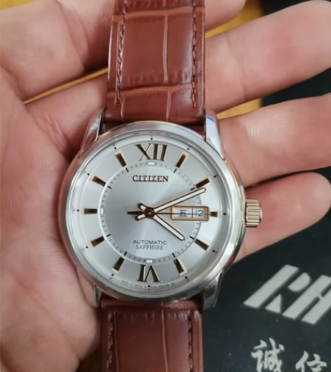 西铁城手表，全自动机械表，日历正常，星期正...