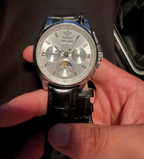 出一个欧品客手表得物买的该表是个人在得物1...