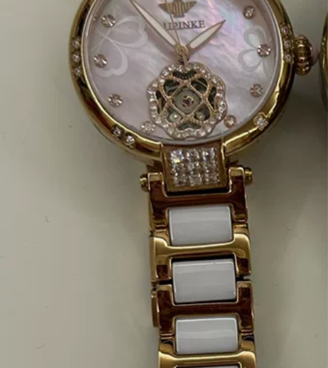 欧品客女士手表 几乎全新 就带了一个月 包...