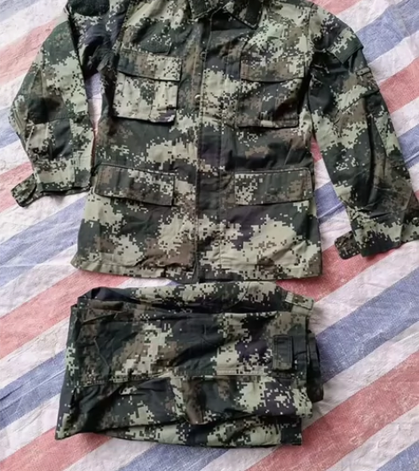 夏季八新成色旧二手工作服迷彩，成色不错，可...