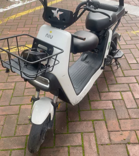 小牛电动车 买来也没怎么骑 就带小孩溜达溜...