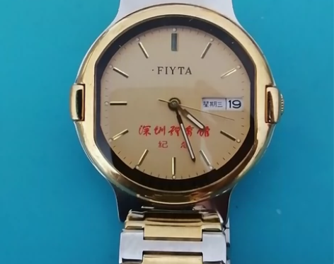 全新飞亚达石英男表，成色很新。新换电池走时...
