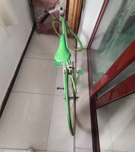 17年高中买的死飞，后面改了刹车，骑了一年...