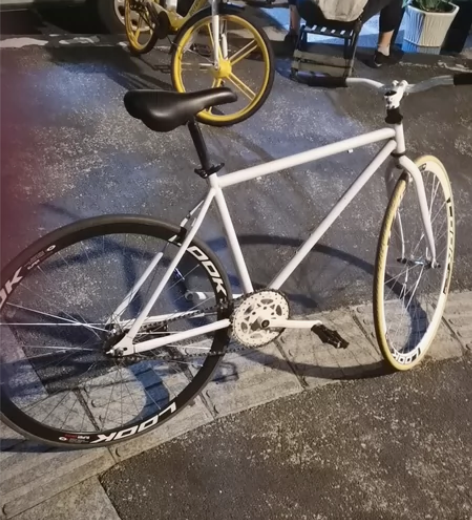 活飞自行车   现在喷了红漆 感兴趣的话点...