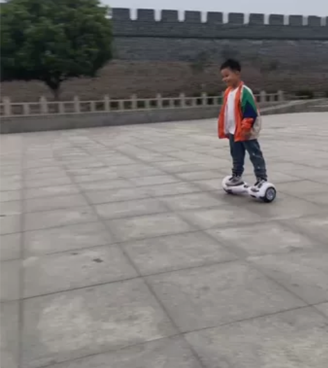 平衡车，8成新，原价420 正常骑行，带蓝...