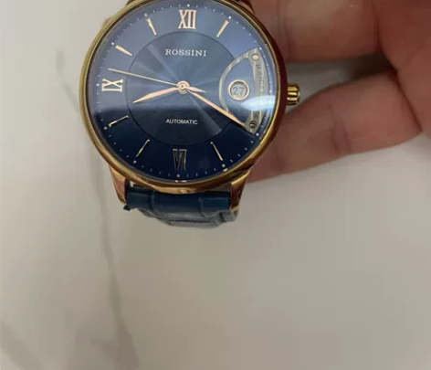 出售自己带的罗西尼手表，表的成色7-8成新...