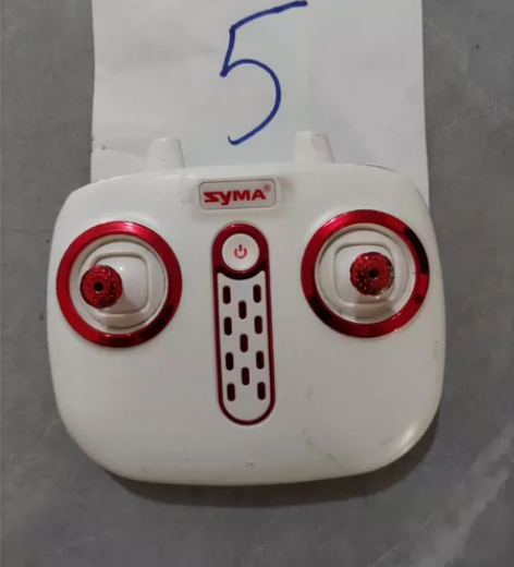 syma遥控器，就是实物图的样子，可以开机...