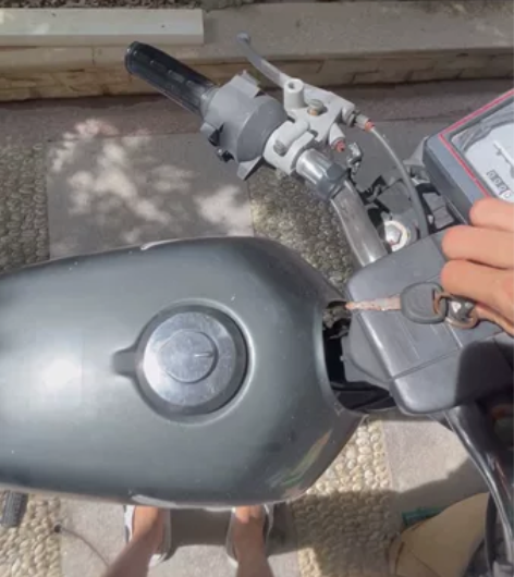 本田飞鹰，双缸的，仪表是坏的，爽快人来 感...