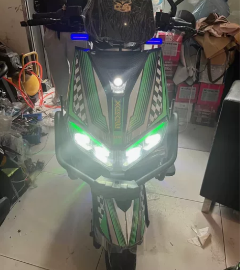 闪电侠神鹰第8代电动车，6v072v锂电池...