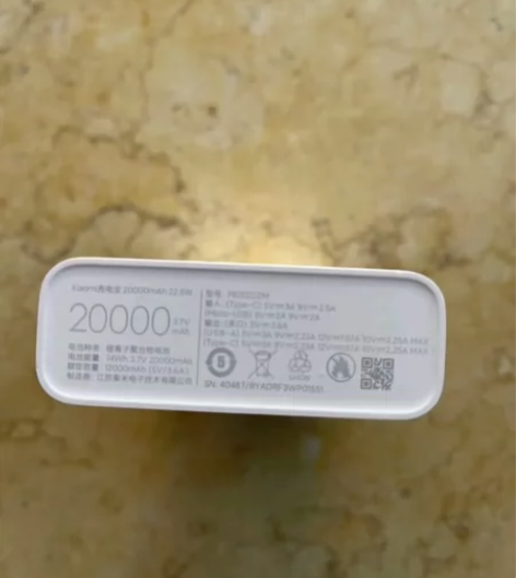 小米20000毫安充电宝，可乘坐飞机。 感...