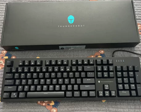 雷神极夜机械键盘，Rgb灯条，104键，黑...