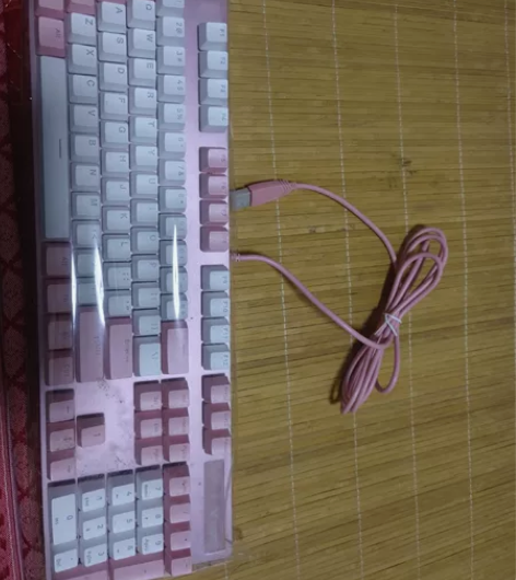 雷柏粉色键盘，黑轴全新无拆封，原价129买...