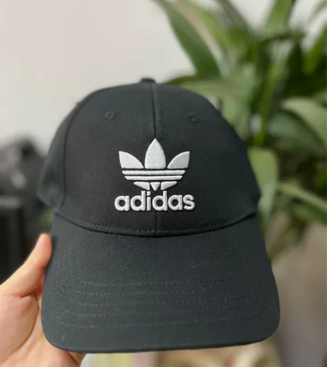 阿迪达斯三叶草棒球帽 鸭舌帽，黑白两个颜色...