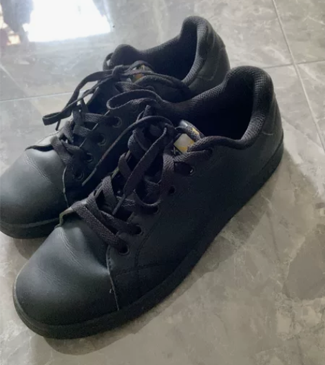 特步板鞋41码黑色特步板鞋41码，脚感柔软...