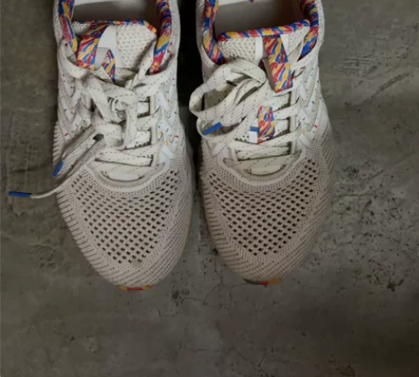 匹克跑步鞋 外表有点脏，超低价出懒得擦了，...