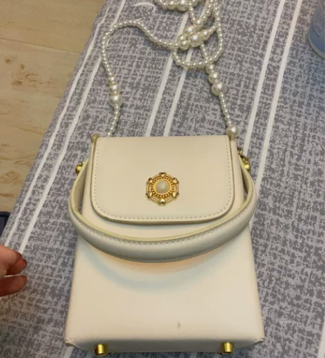 nucelle白色挎包 感兴趣的话点“我想...