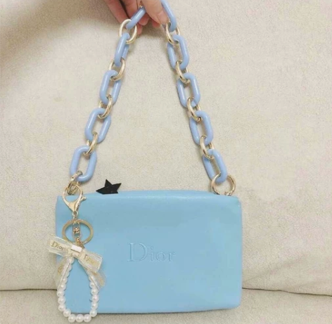 迪奥DIY婴儿蓝链条包 蝴蝶结换成了图二那...