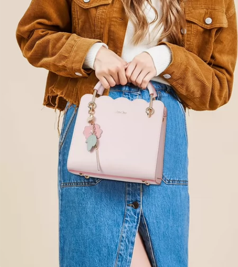 欧时纳花朵挂饰单肩斜挎手提包 没有背过几次...