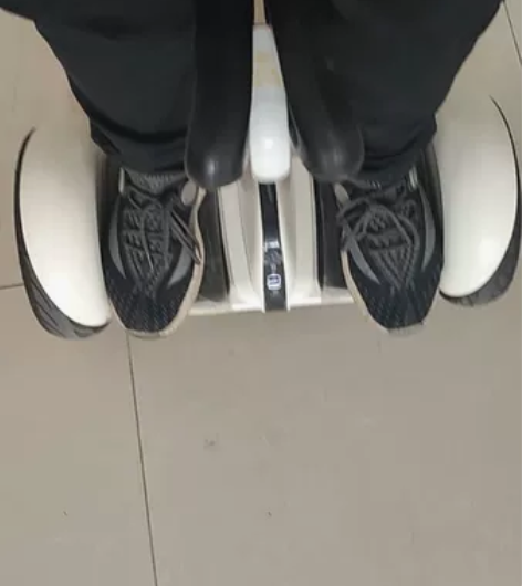 小米九号平衡车，18年购买，使用很爱惜，膜...