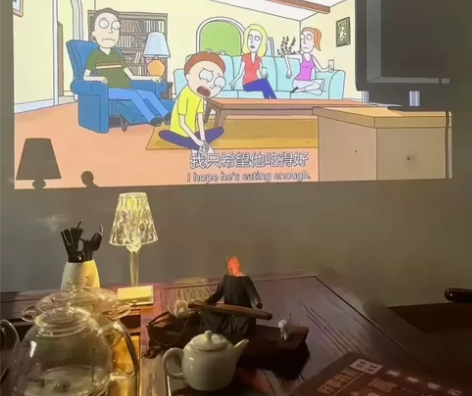 美女个人闲置自用E20同款投影仪超高清4K...