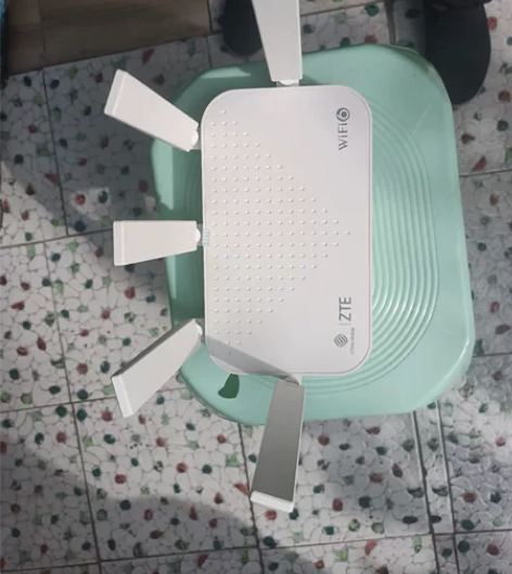 #路由器中兴E2633,中兴AX3000巡...