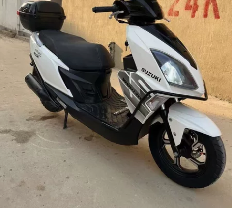 铃木款望江UY125，国四电喷，九九新，液...