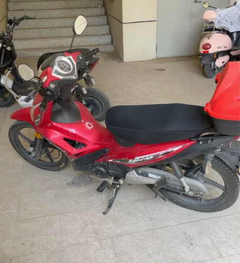 出一台摩托车，五羊本田凯影125摩托，到手...