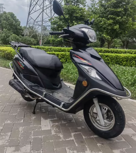 豪爵VF125，高配双起杠箱版。23年上牌...