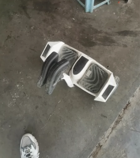 领奥平衡车一直放在车库，充电线没有找到 感...