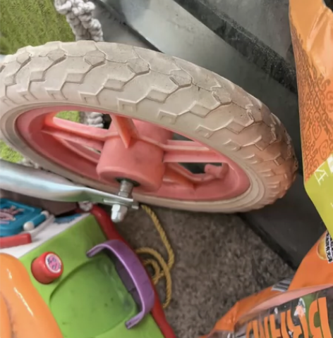 亲戚给送的，贝恩施儿童平衡车，铝合金款的，...