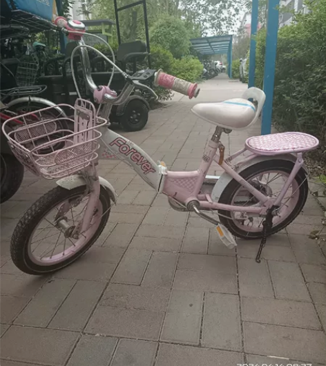 上海永久自行车，九成新，好骑轻便，适合一年...