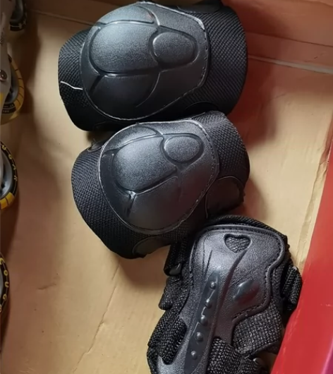 美洲狮滑轮专业可调专业直排闪光溜冰旱冰鞋，...