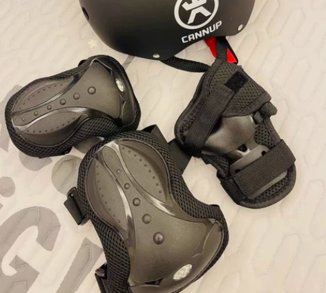 斯威亢头盔护具全新现货包邮成人儿童男女滑板...