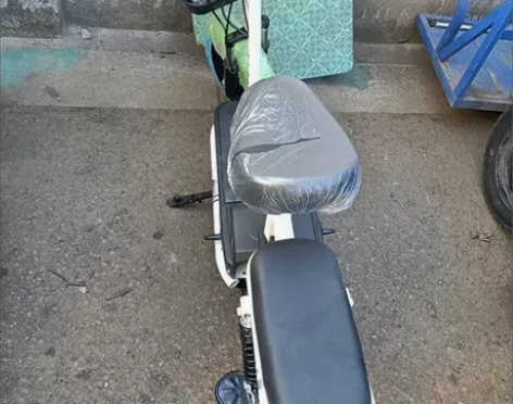 （个人原因低价转让）全新未拆封电动车爱玛同...