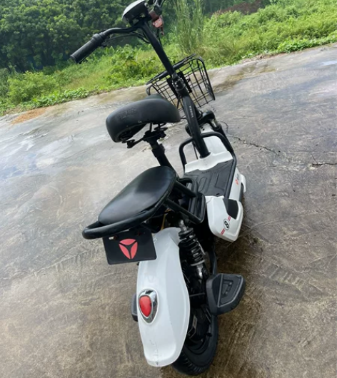 转让雅迪新国际电动自行车 功能正常电池耐用...