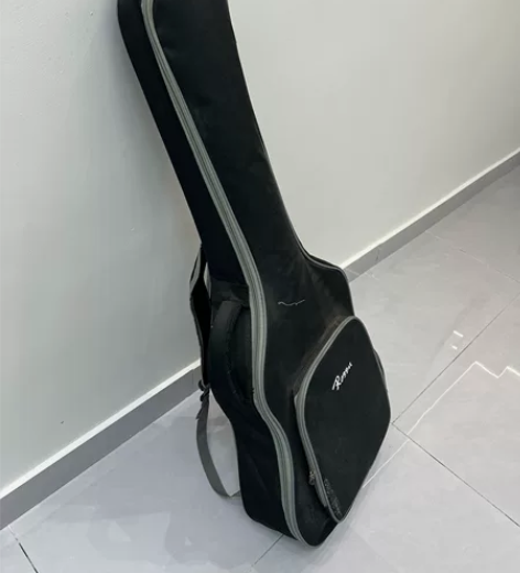 全新Rossn吉他，没有使用过，背包有点积...