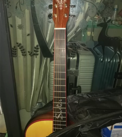 sustan吉他 原价900 送调音器 两...