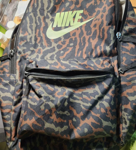 Nike/耐克军绿色迷彩豹纹运动休闲大容量...