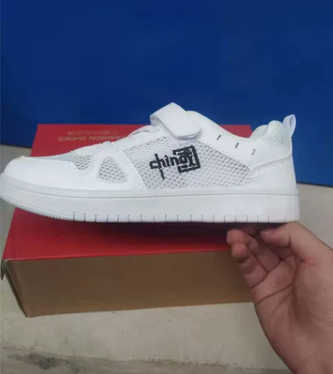 搬仓库特价甩卖!全新夏款透气儿童鞋小白鞋男...