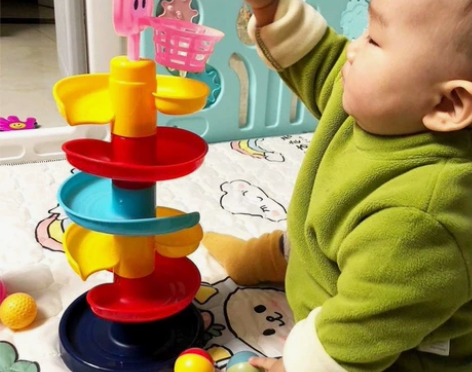 宝宝益智投篮婴儿趣味早教滚滚球滑球塔轨道转...