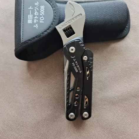 日本多功能扳手钳子 户外组合工具 多用途工...