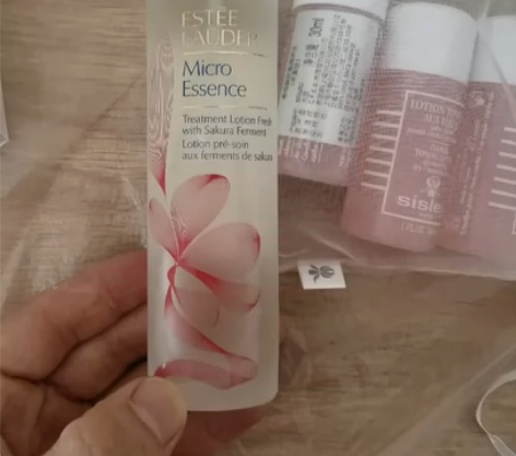 雅诗兰黛樱花微精华露原生液，EsteeLa...