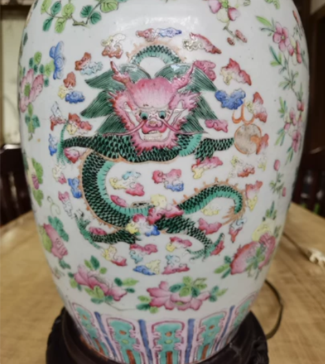 同治细路粉彩龙凤呈祥大瓶 做了台灯底打孔了...