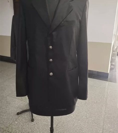 服装与服饰设计专业的男西装结课作业 感兴趣...