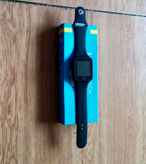 儿童电话手表可拍照，看时间，玩游戏。不能打...