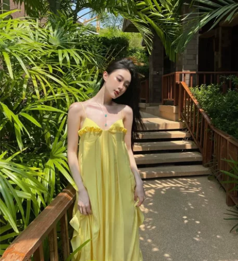 freja荷叶边吊带裙 感兴趣的话点“我想...