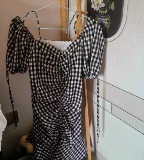 夏季V领法式短袖女裙复古黑白格纹灯笼袖吊带...